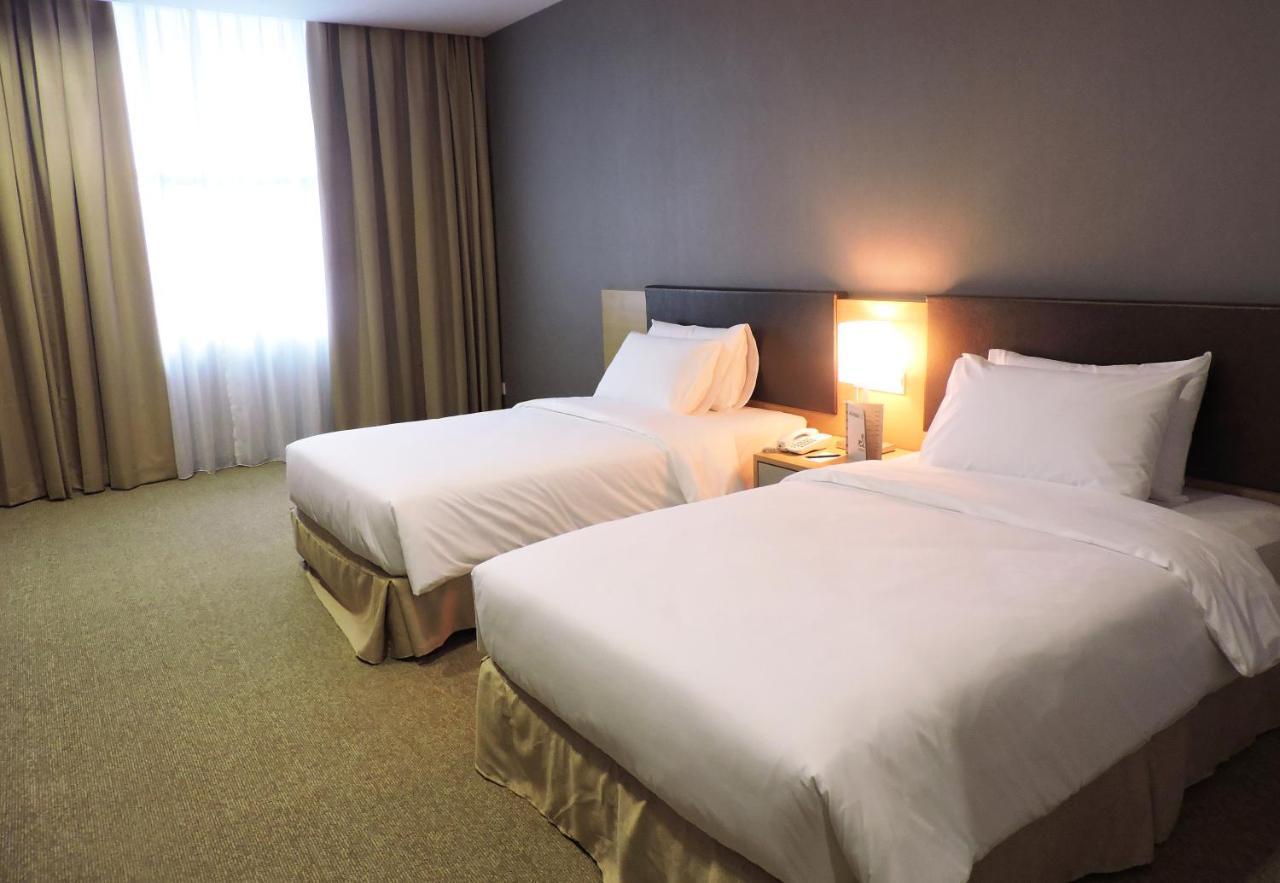 Hotel N°5 Kota Kinabalu Esterno foto