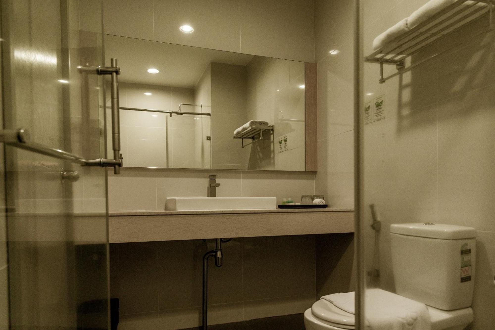 Hotel N°5 Kota Kinabalu Esterno foto