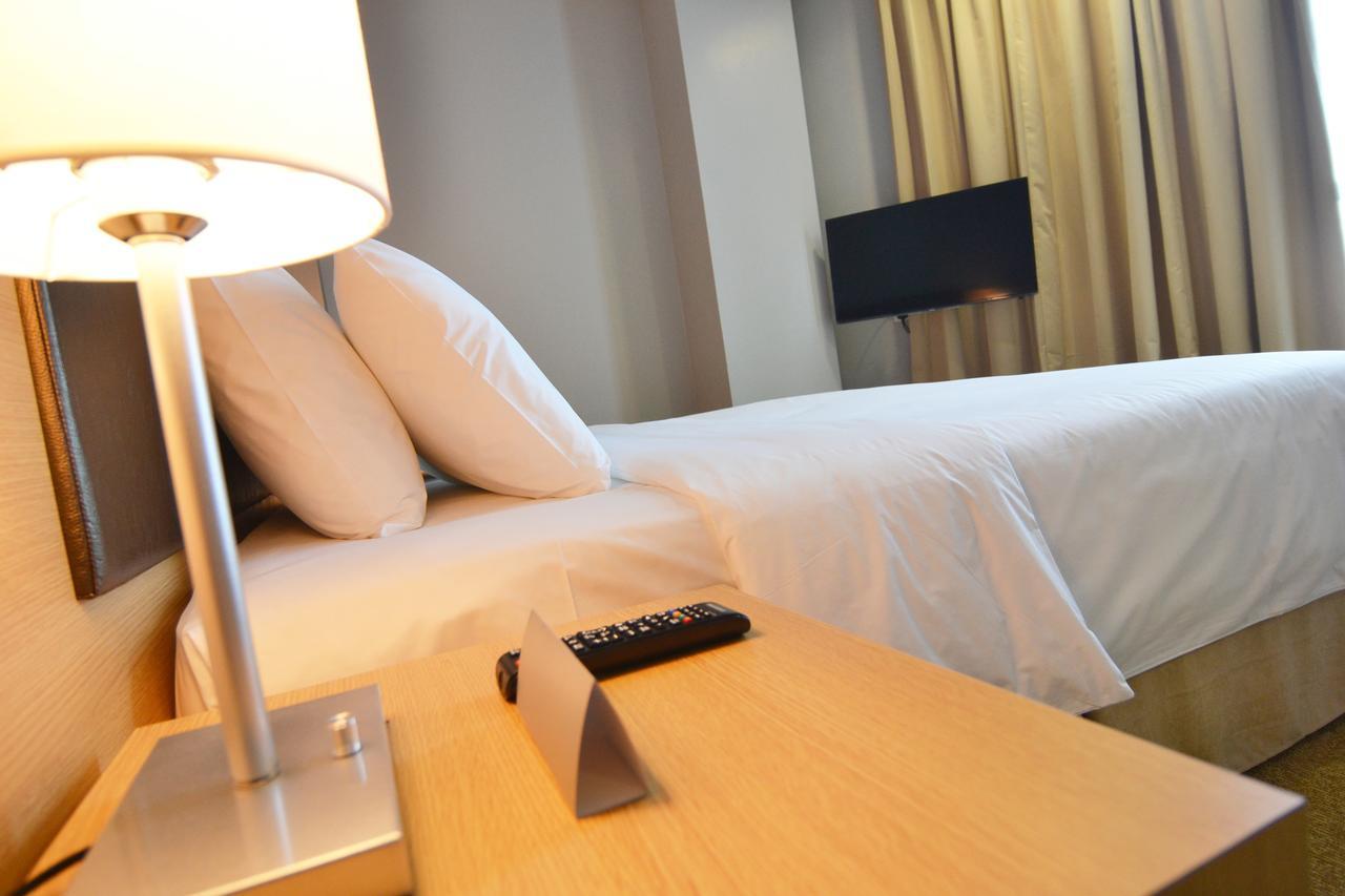 Hotel N°5 Kota Kinabalu Esterno foto