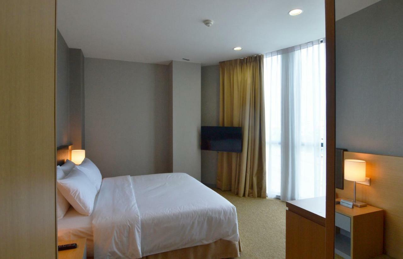 Hotel N°5 Kota Kinabalu Esterno foto