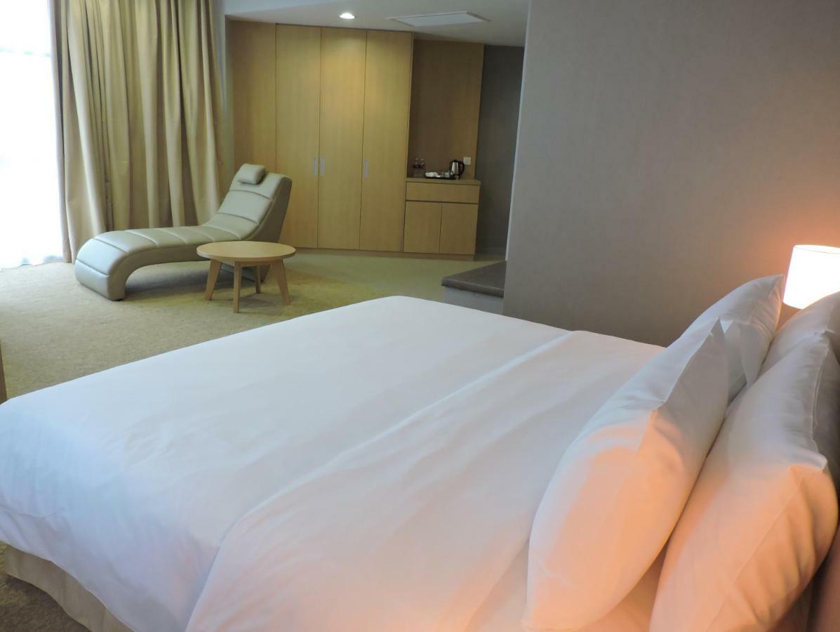 Hotel N°5 Kota Kinabalu Esterno foto